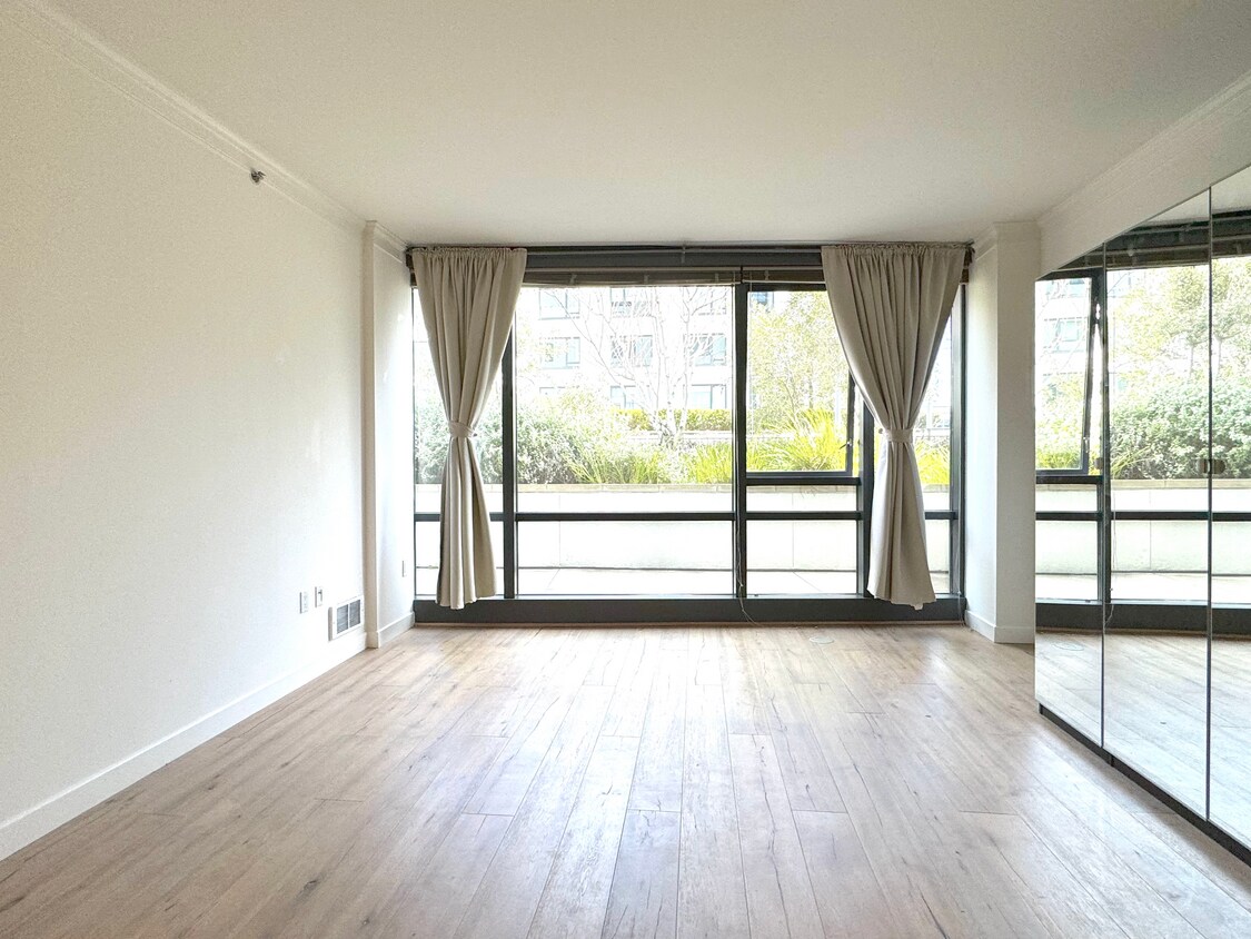 Bedroom 1 - 250 King St