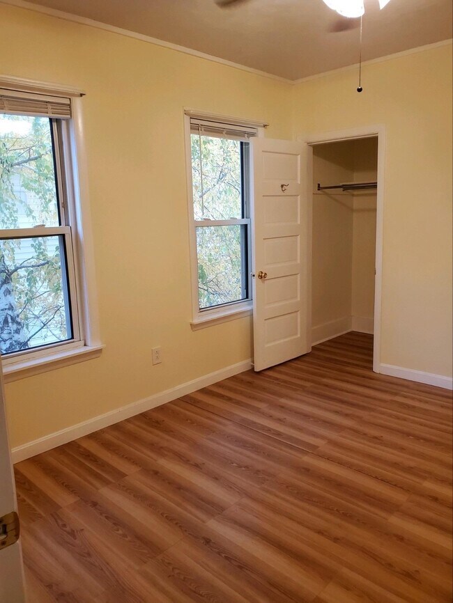 Building Photo - 129 Alsace St