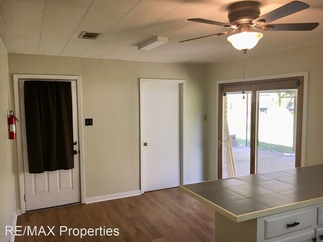 Building Photo - 3 br, 1.5 bath House - 12454 Forest Braud ...