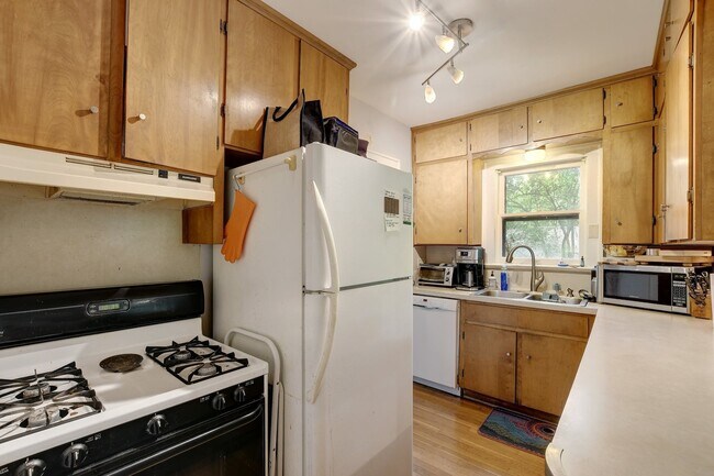 Building Photo - 804 Rutherford Pl