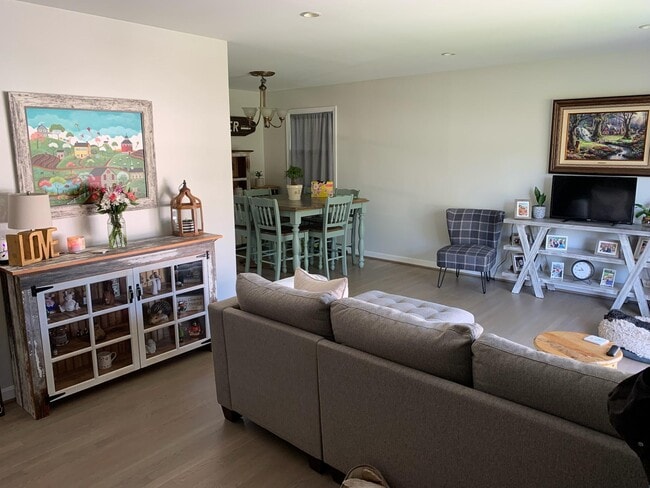 Foto del edificio - 8207 Old Oaks Dr