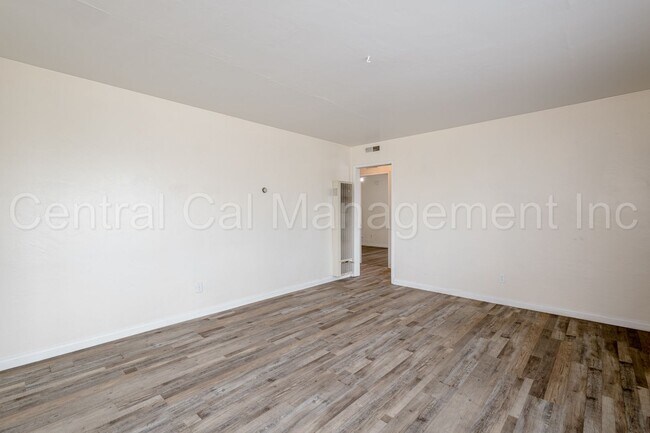 Building Photo - 3 Bedroom/1 Bath Home - $1795 per month!