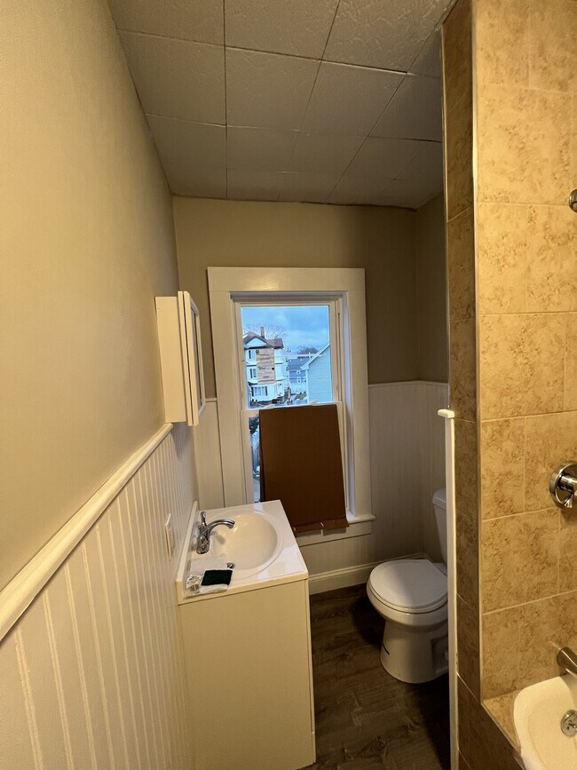 Building Photo - 196 Irving st