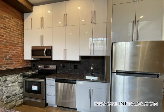 Building Photo - 1028 Commonwealth Ave