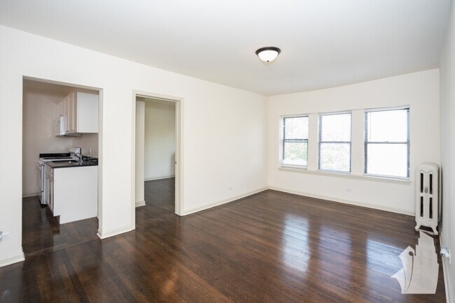 Foto del edificio - 5736 N Winthrop Ave