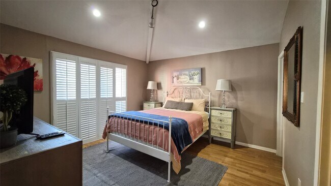 Foto del edificio - 2118 Oakdale St