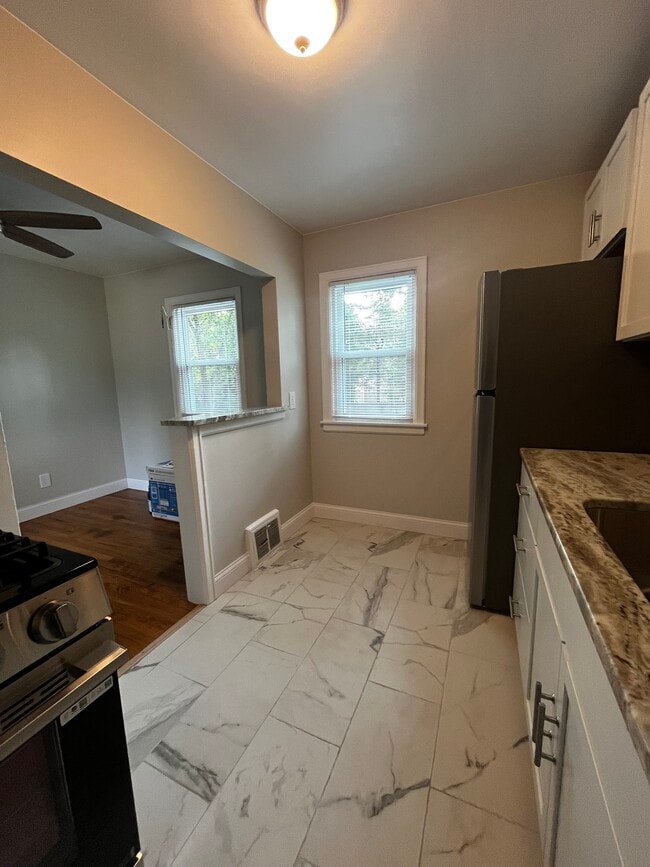 Building Photo - 1607 MacArthur Dr