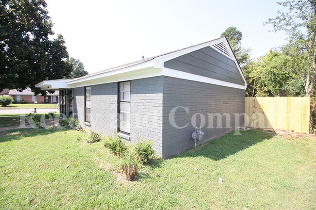 Building Photo - 4879 Shayne Ln