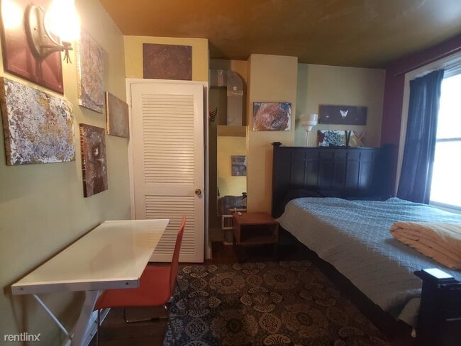 Building Photo - 2 br, 1 bath Townhome - 1020 S 22nd St
