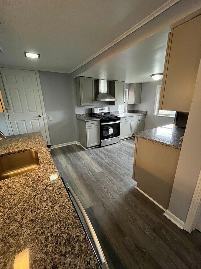 Photo - 5 bedroom available in the West Jefferson Hills School district! House