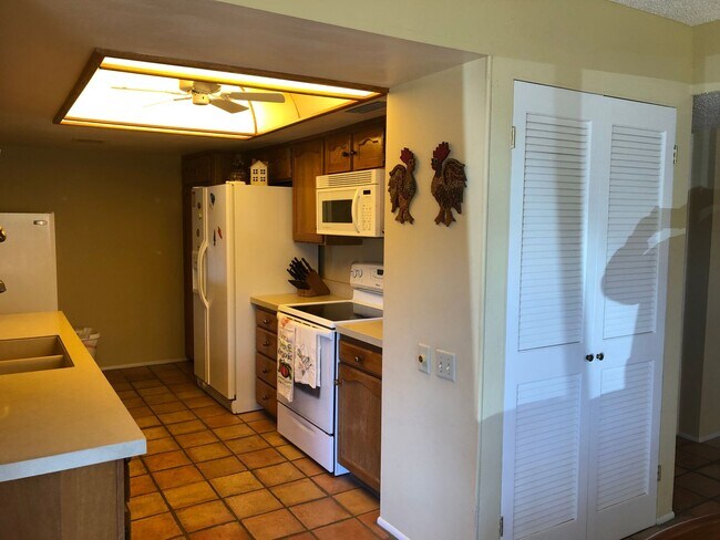 Building Photo - 15 Leisure World