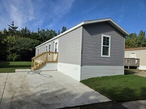 Building Photo - 121 Maple Dr