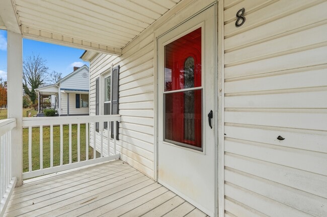 Building Photo - 8 Hames St