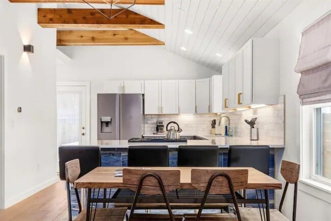 Foto del edificio - 2319 Santa Rita St