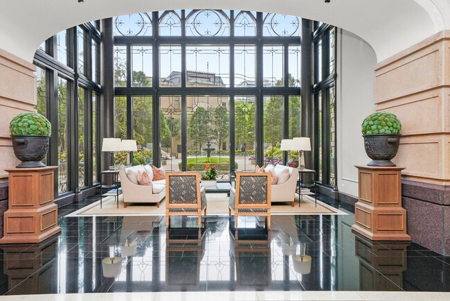Foto del edificio - 2550 N Lakeview Ave