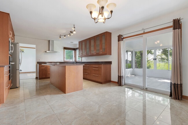 Foto del edificio - 775 Harmon Blvd