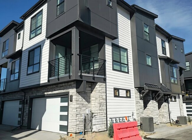Photo - 2034 S Holly St Townhome