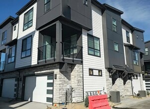 Building Photo - 2034 S Holly St