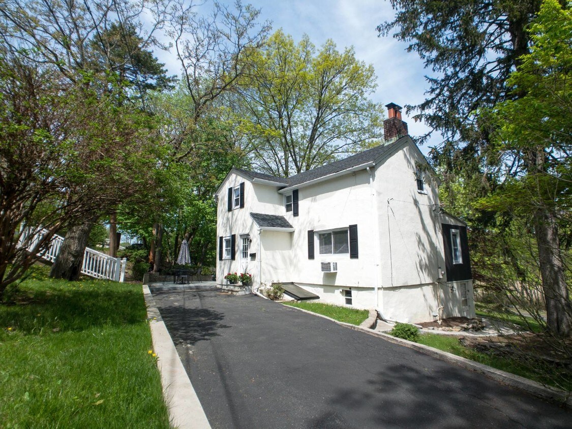 Primary Photo - 222 Sheldon Ave
