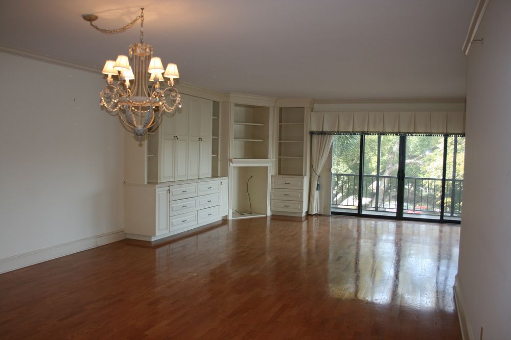 Building Photo - 106 S Interlachen Ave