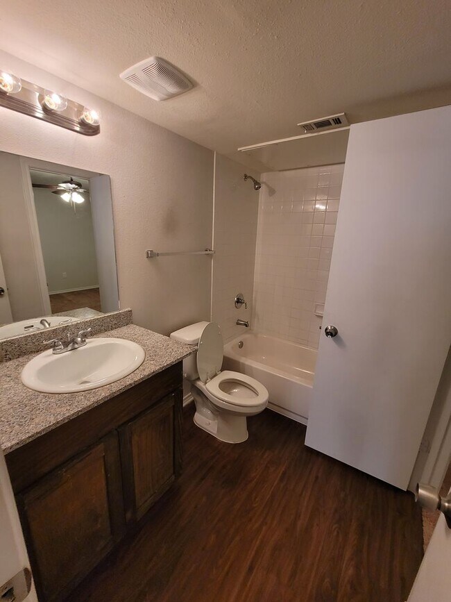 Foto del edificio - updated 1st floor at Richland Trace