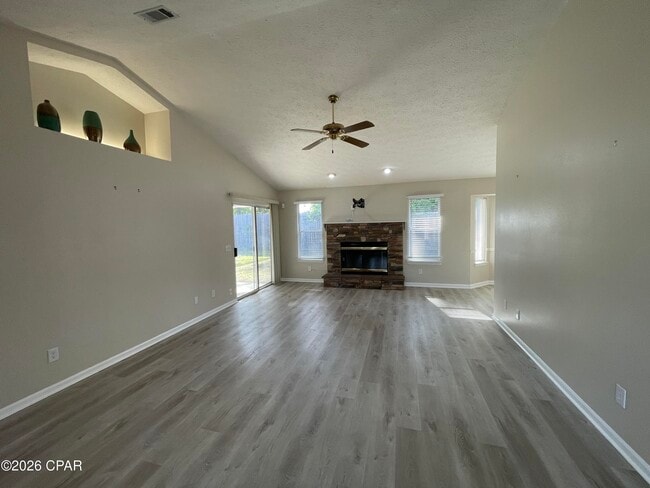 Building Photo - 140 Treasure Palm Dr