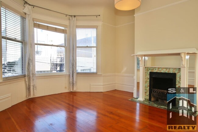 Building Photo - 459 Linden St