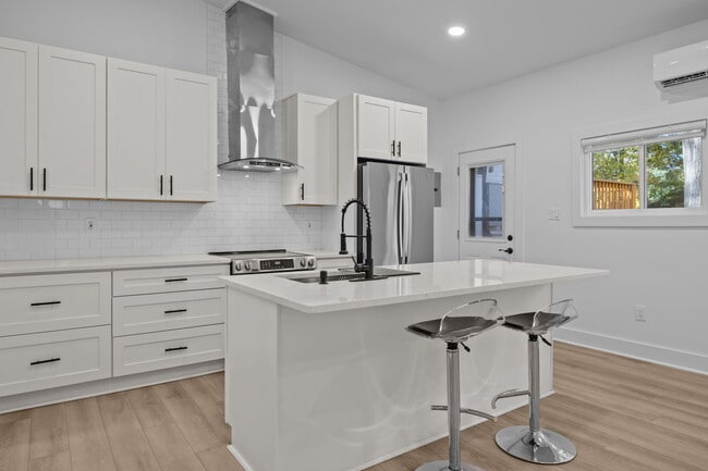 Building Photo - 8625 Cedarbrook Dr