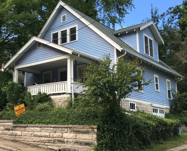 Building Photo - 213 E Cottage Grove Ave