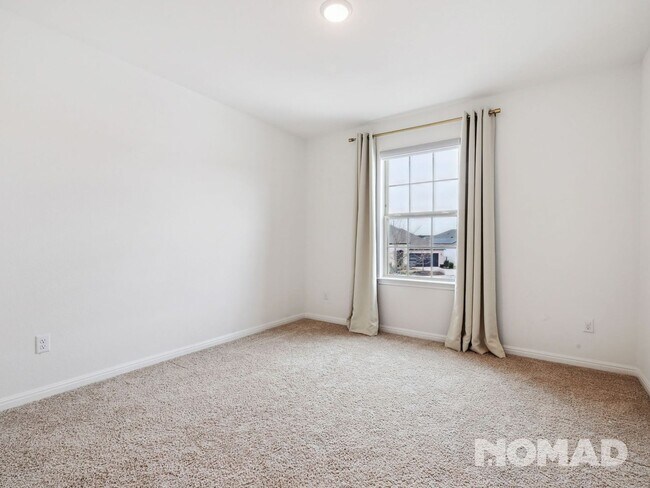 Foto del edificio - 4 Bedroom Gorgeous Single Family Home in L...