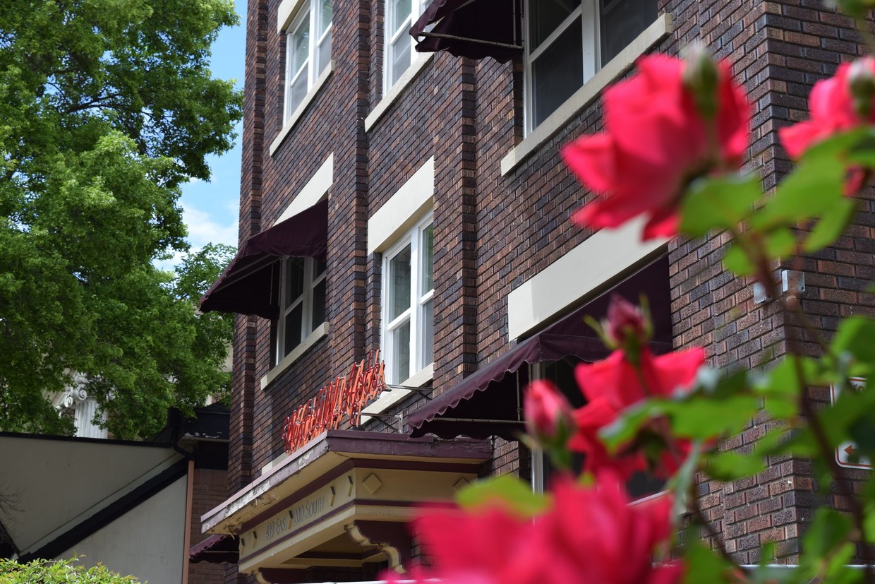 Primary Photo - Westcliff Apartments