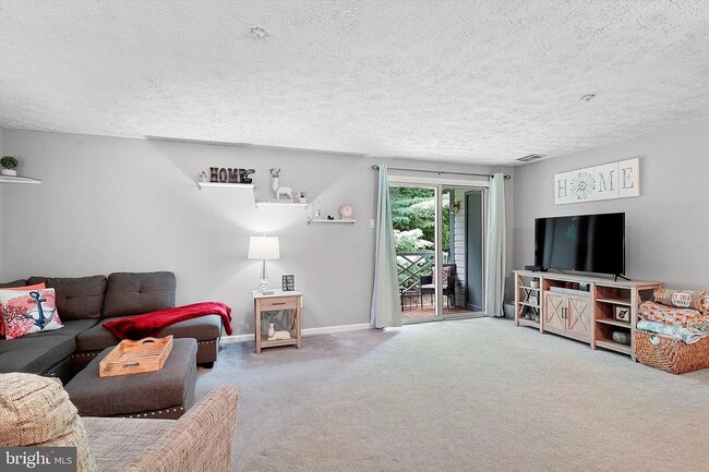 Building Photo - 209 Oak Leaf Cir