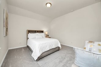 Building Photo - 14967 Eagle Feather Dr