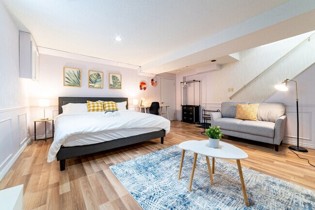 Building Photo - 102 Northmanor Crescent