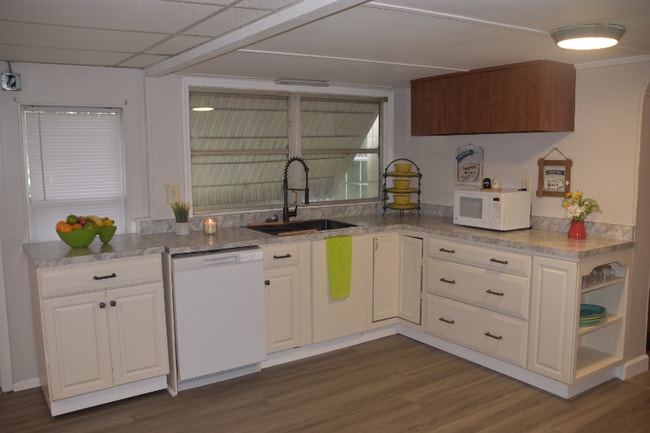 Building Photo - 37913 7th Ave