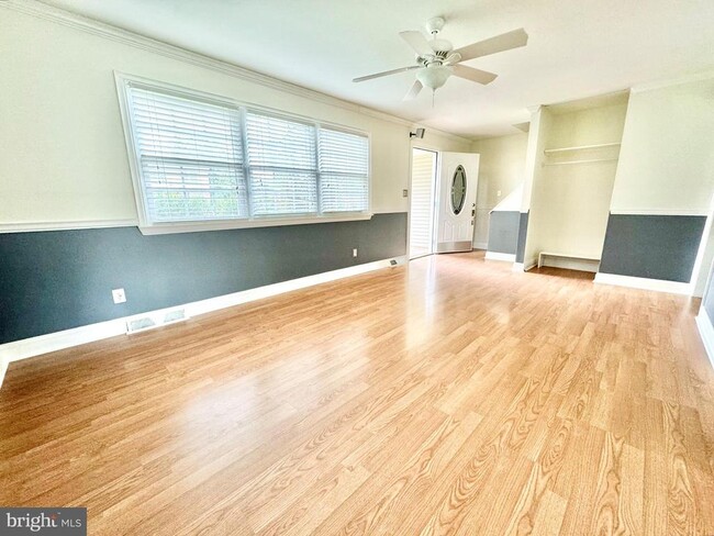 Building Photo - 302 Mimosa Ave
