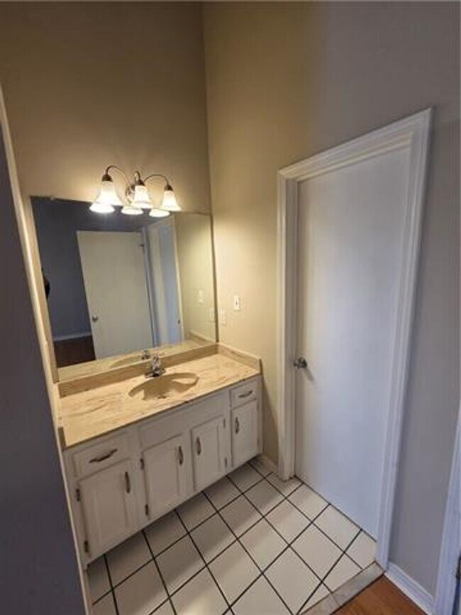 Building Photo - Water Front Condo