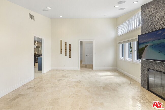 Building Photo - 473 N Robinwood Dr