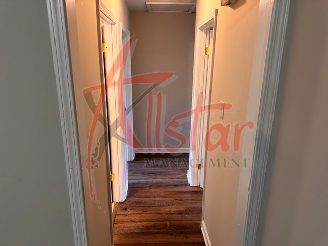 Building Photo - 3035 Greenbriar Cove W