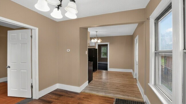 Foto del edificio - 4010 Ravenwood Ave