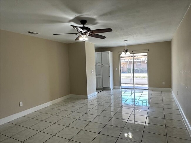 Building Photo - 27 W Country Cove Way