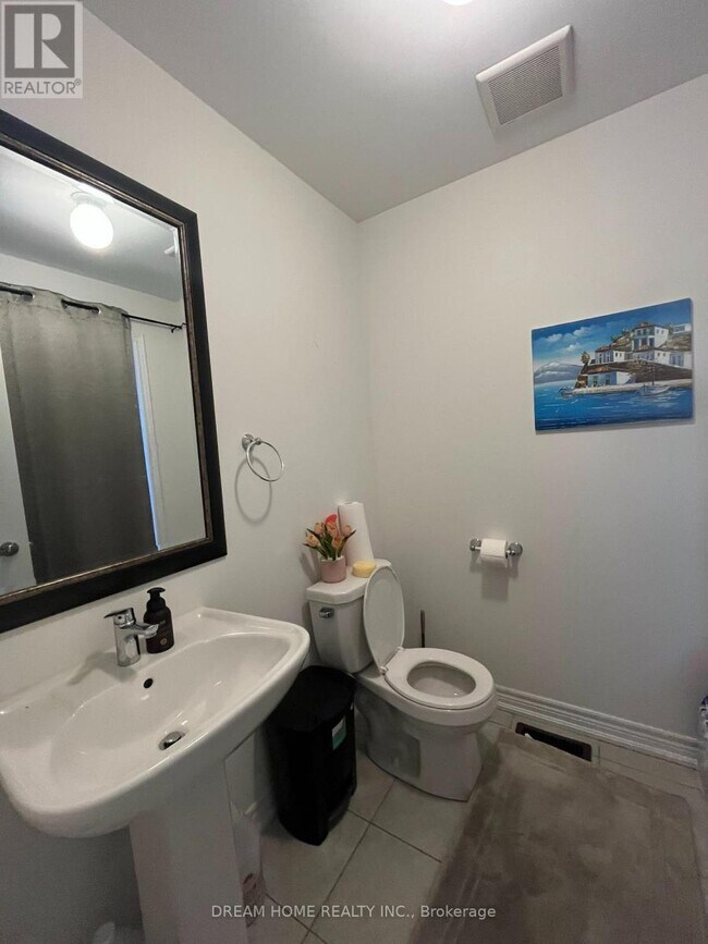 Building Photo - 21 Globemaster Ln