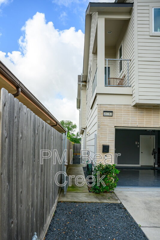 Building Photo - 4618 Nichols St