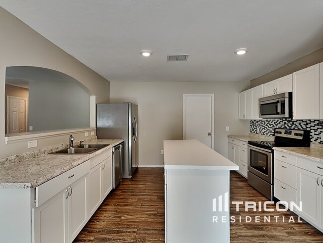 Foto del edificio - 3013 Whispering Trails Dr