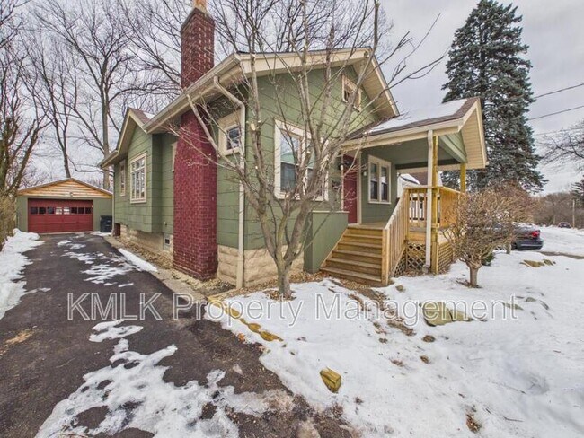 Foto del edificio - 1238 Sawyer Ave