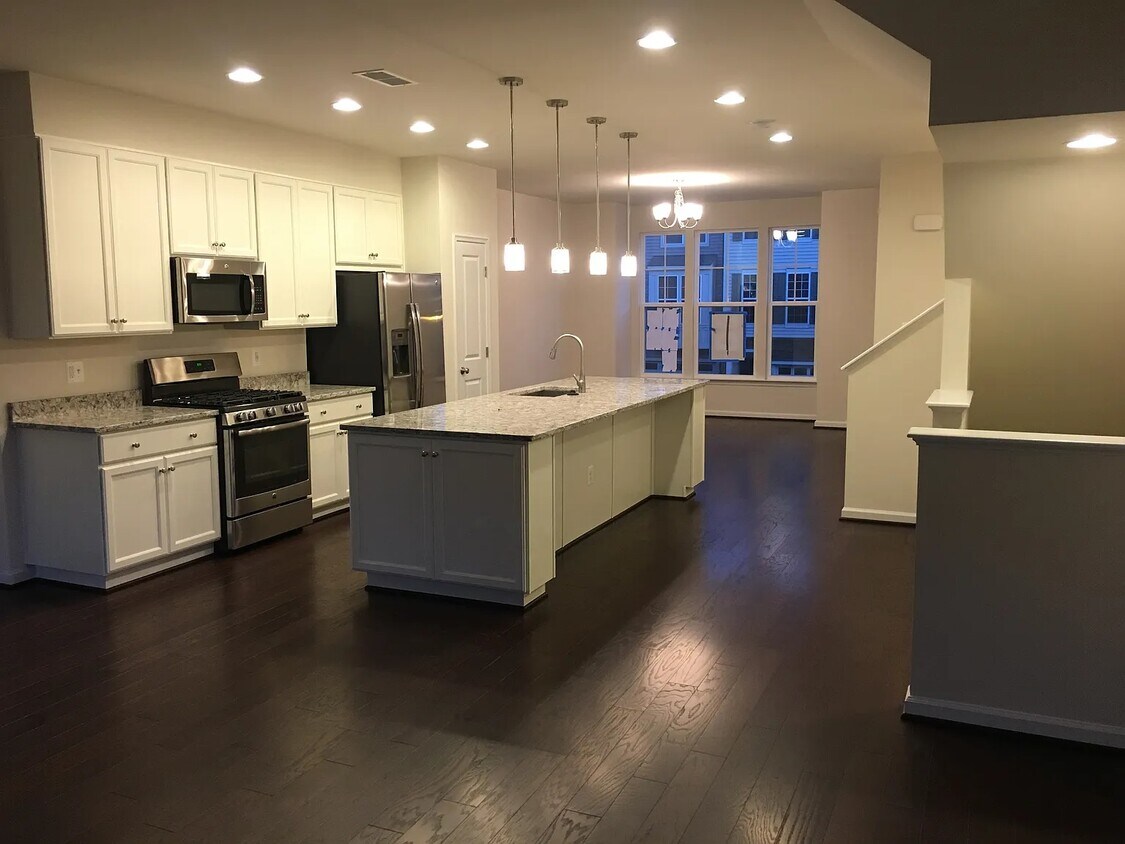 Foto principal - 8148 Honey Bee Way