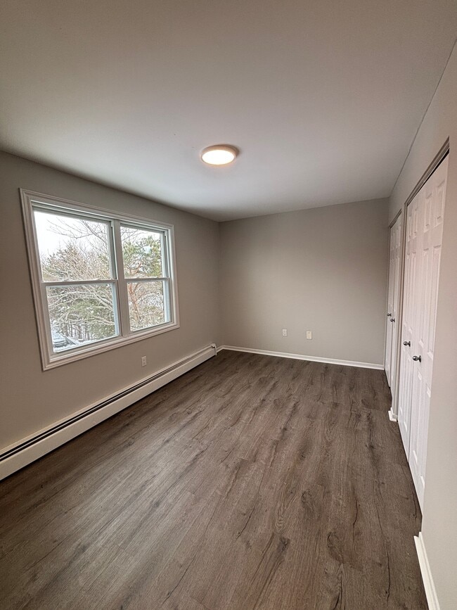Building Photo - SPACIOUS TWO BEDROOM APARTMENT - COLE HARBOUR
