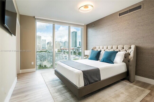 Foto del edificio - 185 SW 7th St