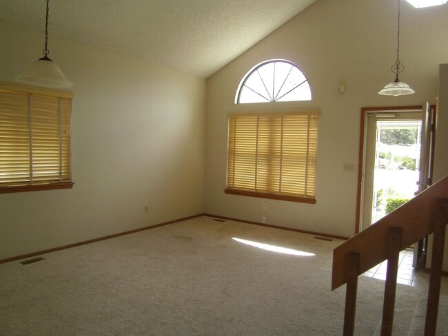 Building Photo - 525 Sinton Ave