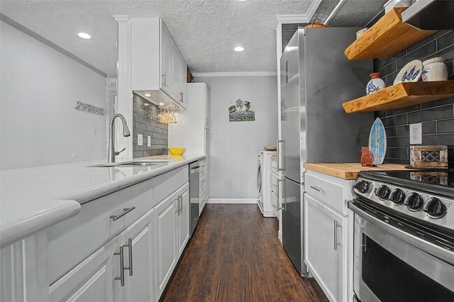 Building Photo - 307 Yacht Club Ln